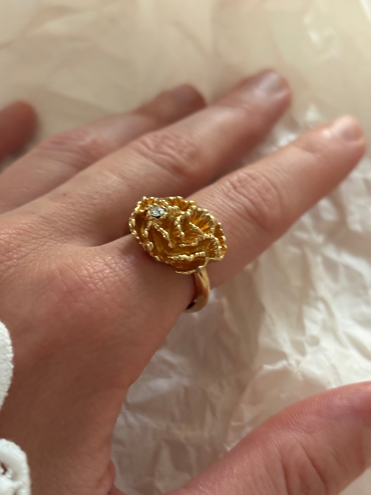 Pierścionek Avon „Flowerblaze”,1976 rok