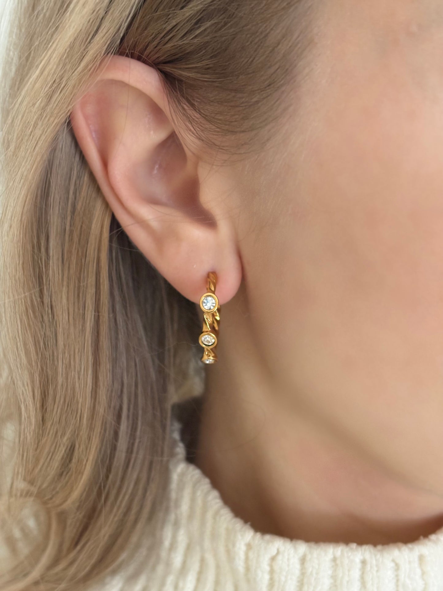 Kolczyki Avon “Brilliant hoop”,1991 rok