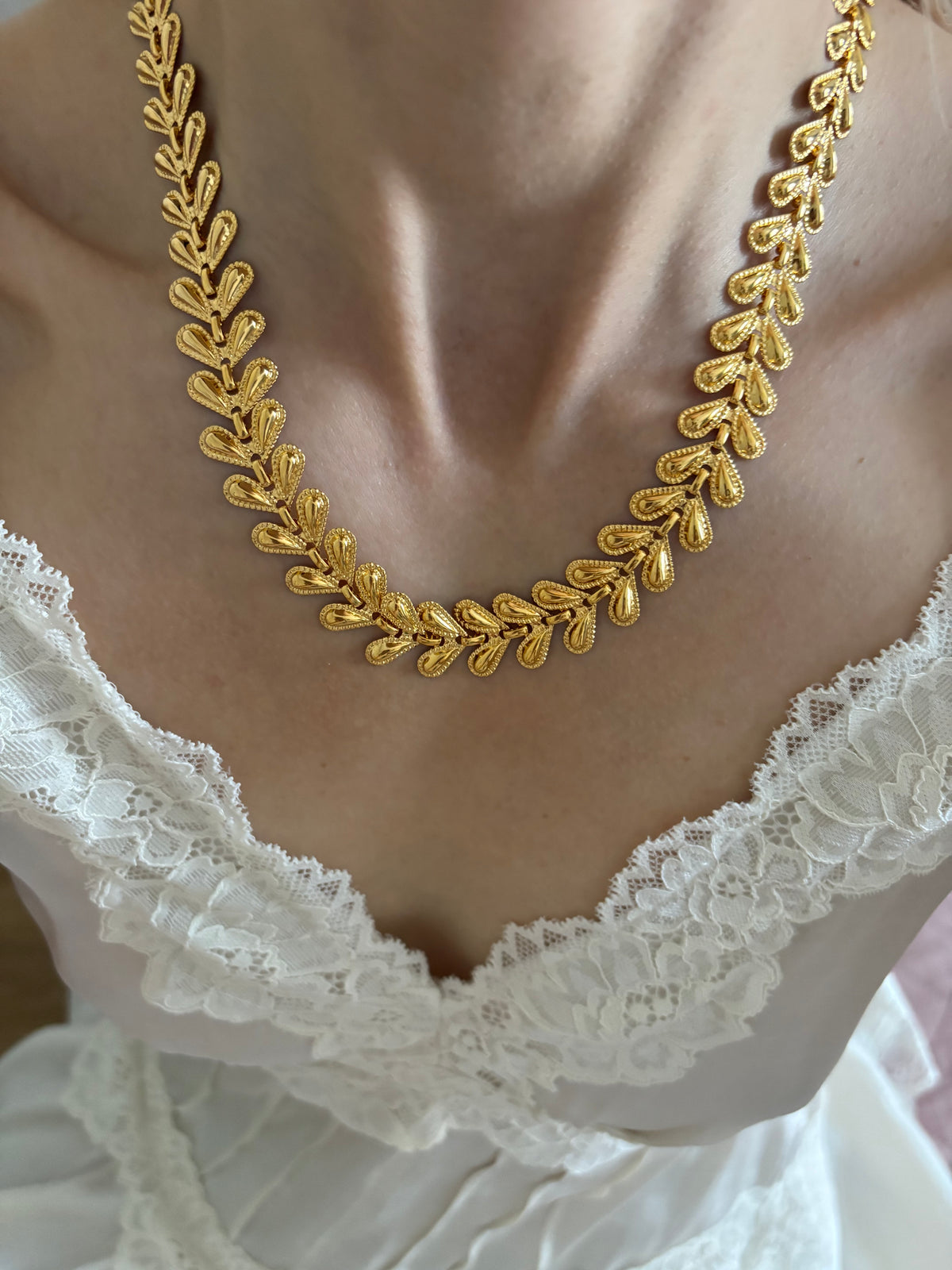Naszyjnik Avon „Gilded links”,1992 rok