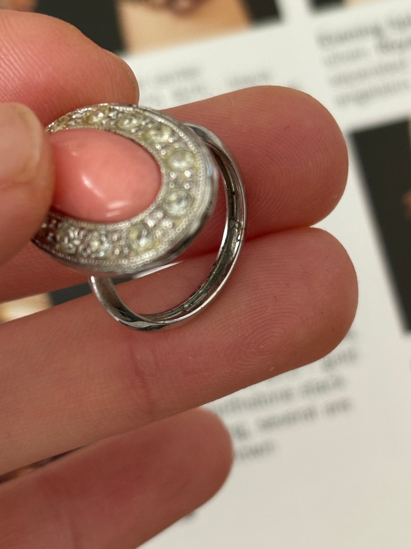 Pierścionek Avon „Pale fire”,1974 rok