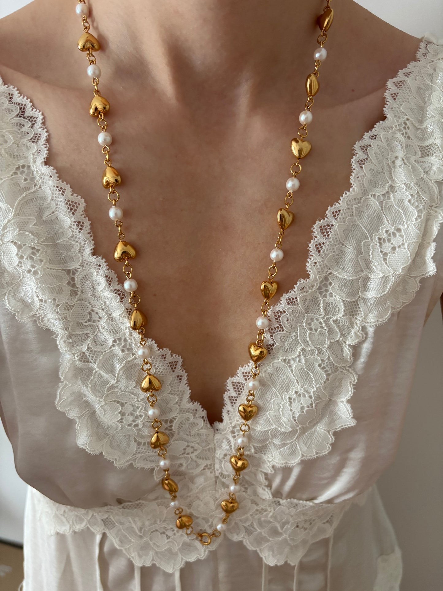 Naszyjnik Trifari z perłami i serduszkami