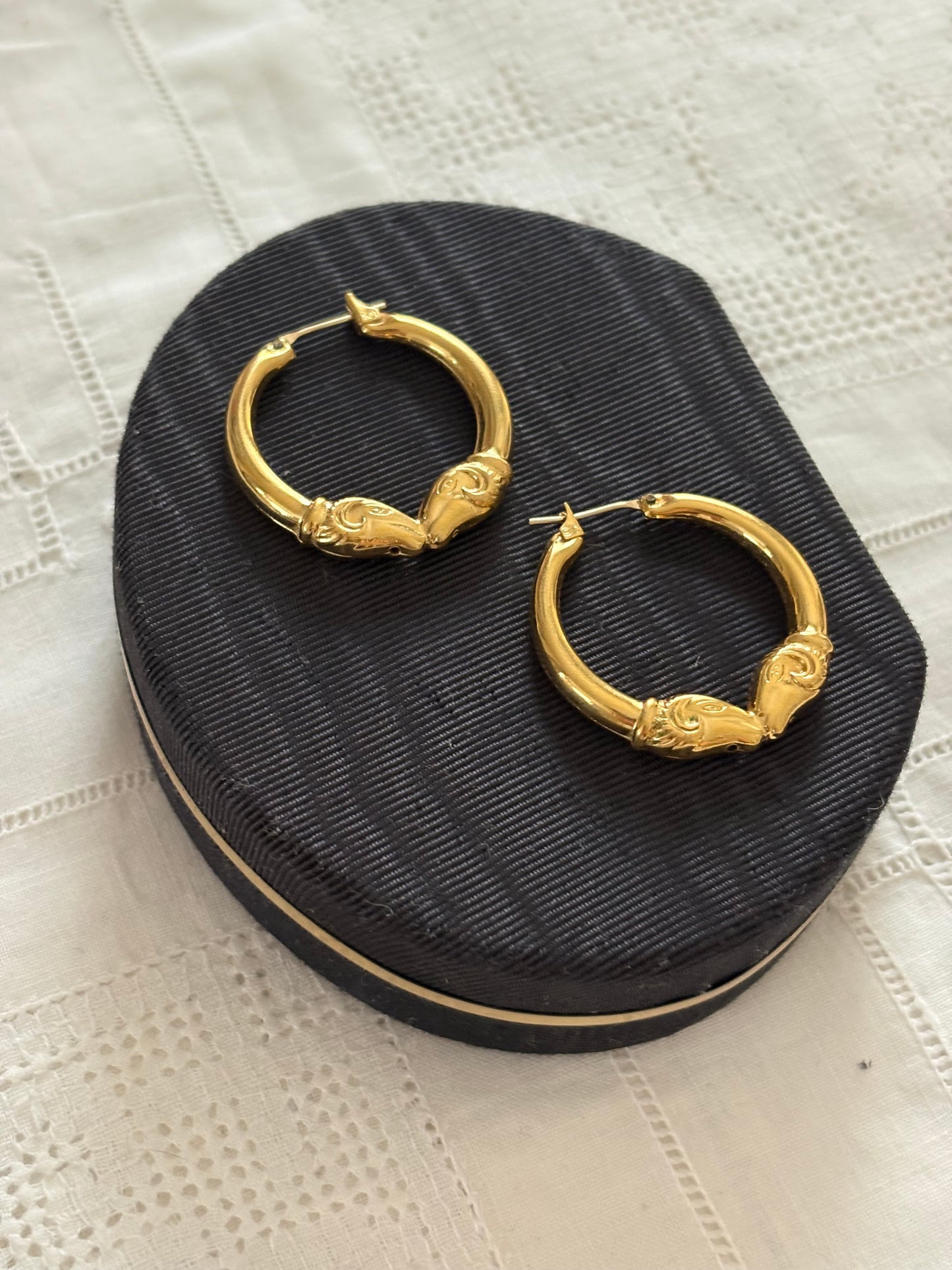 Kolczyki Monet „Kissing Rams”