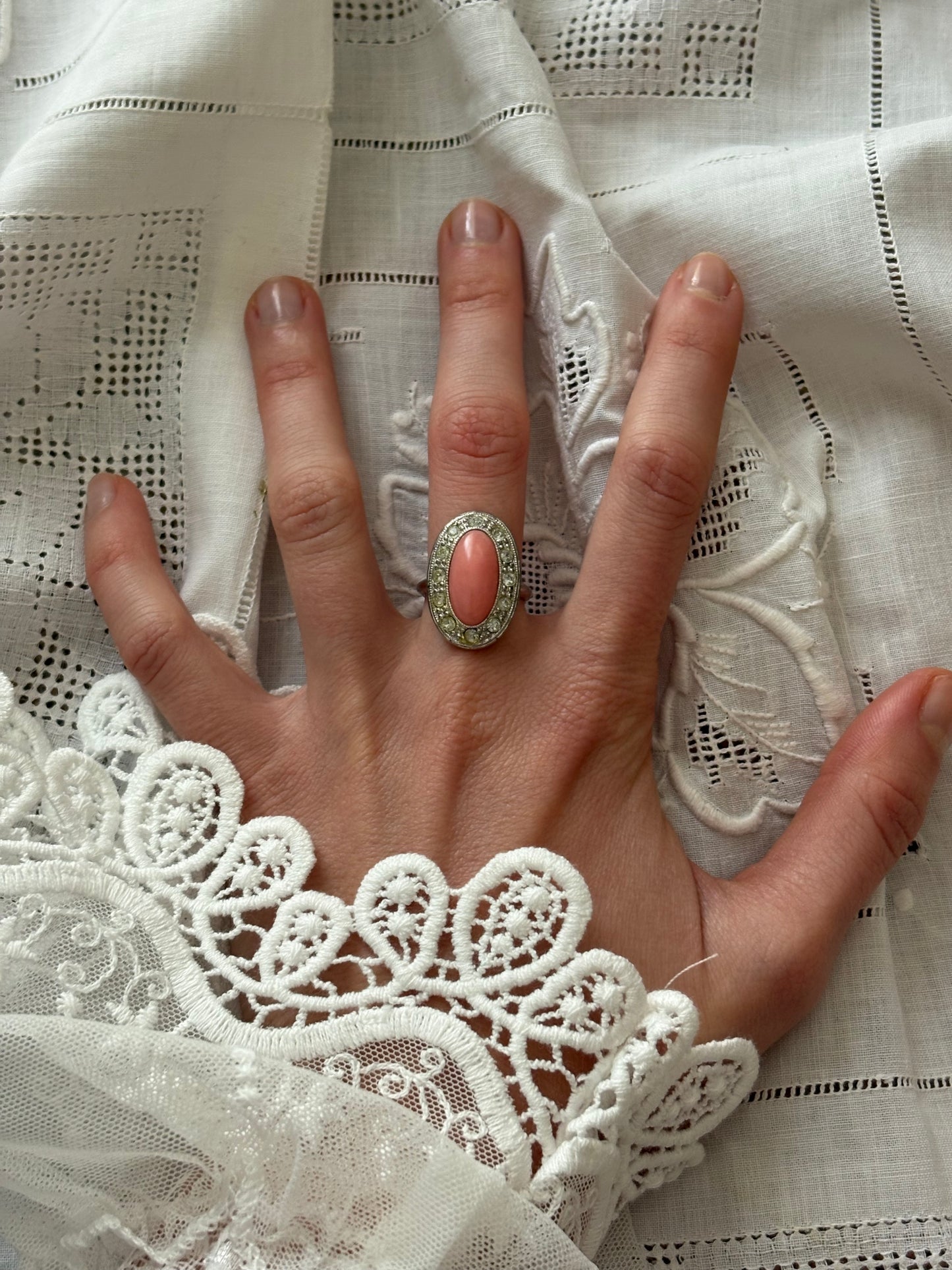 Pierścionek Avon „Pale fire”,1974 rok