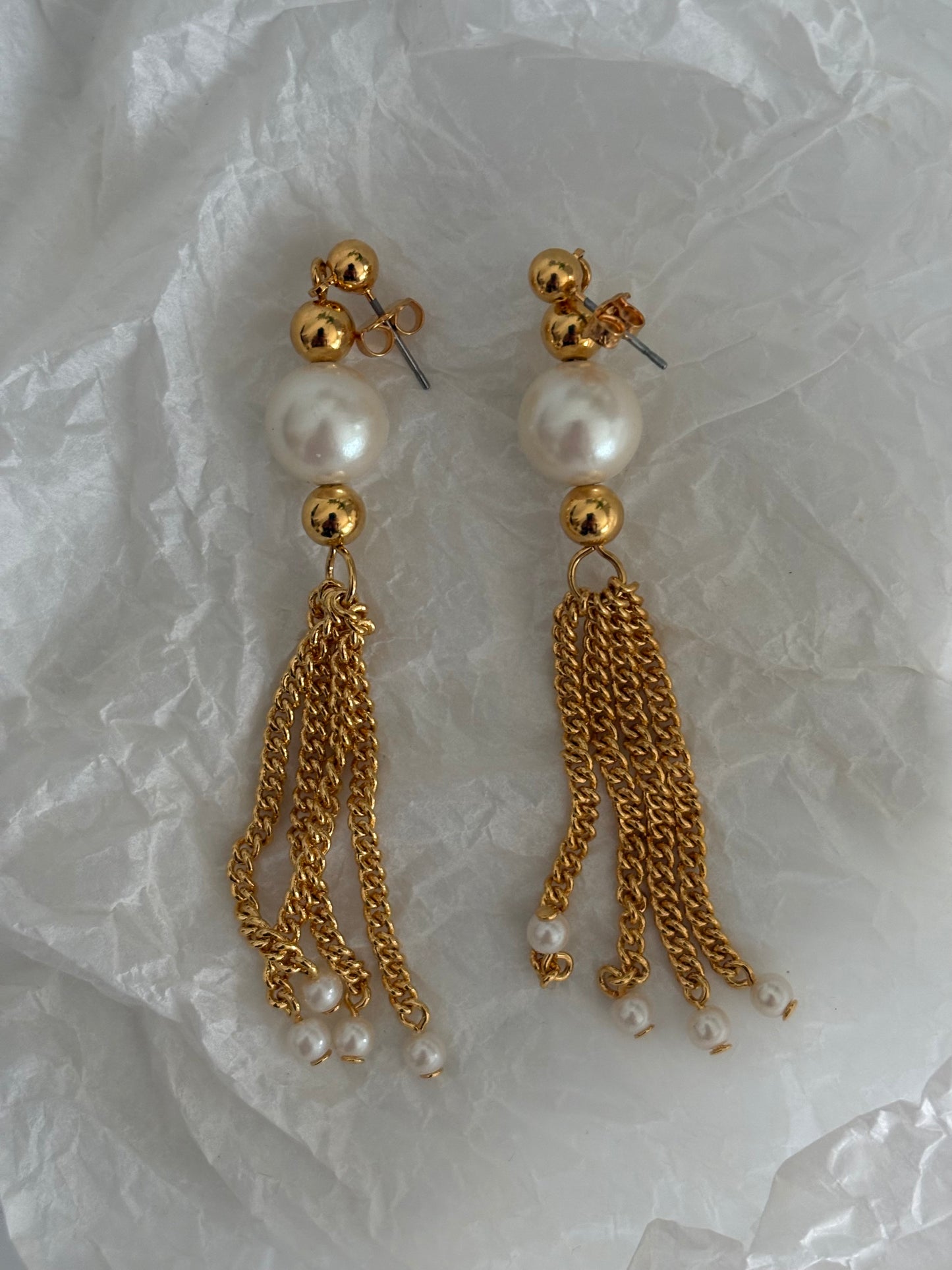 Avon "Soft Illusion" Earrings, Year 195