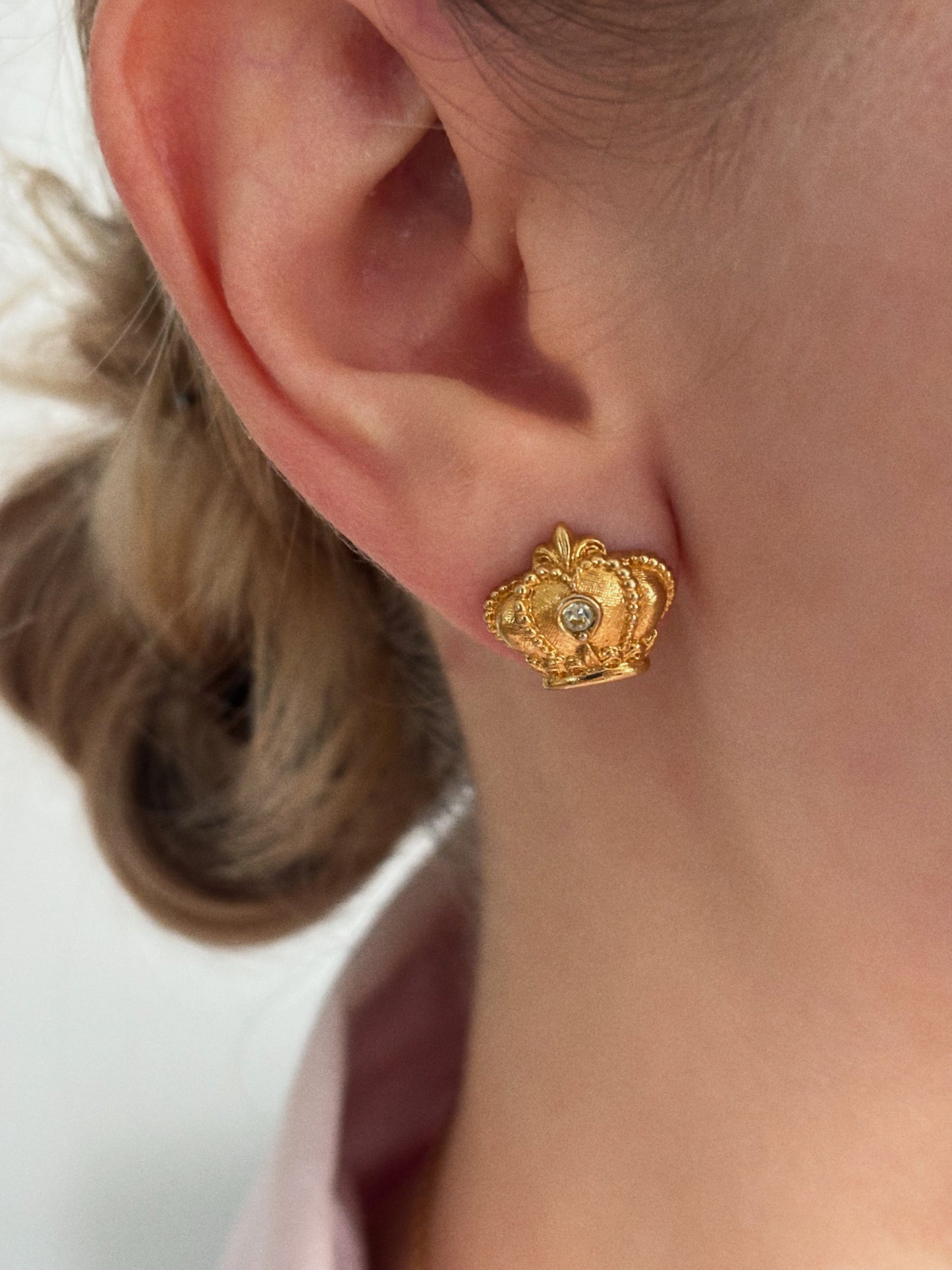 Pozłacane kolczyki Avon „Regal Crown”, 1989