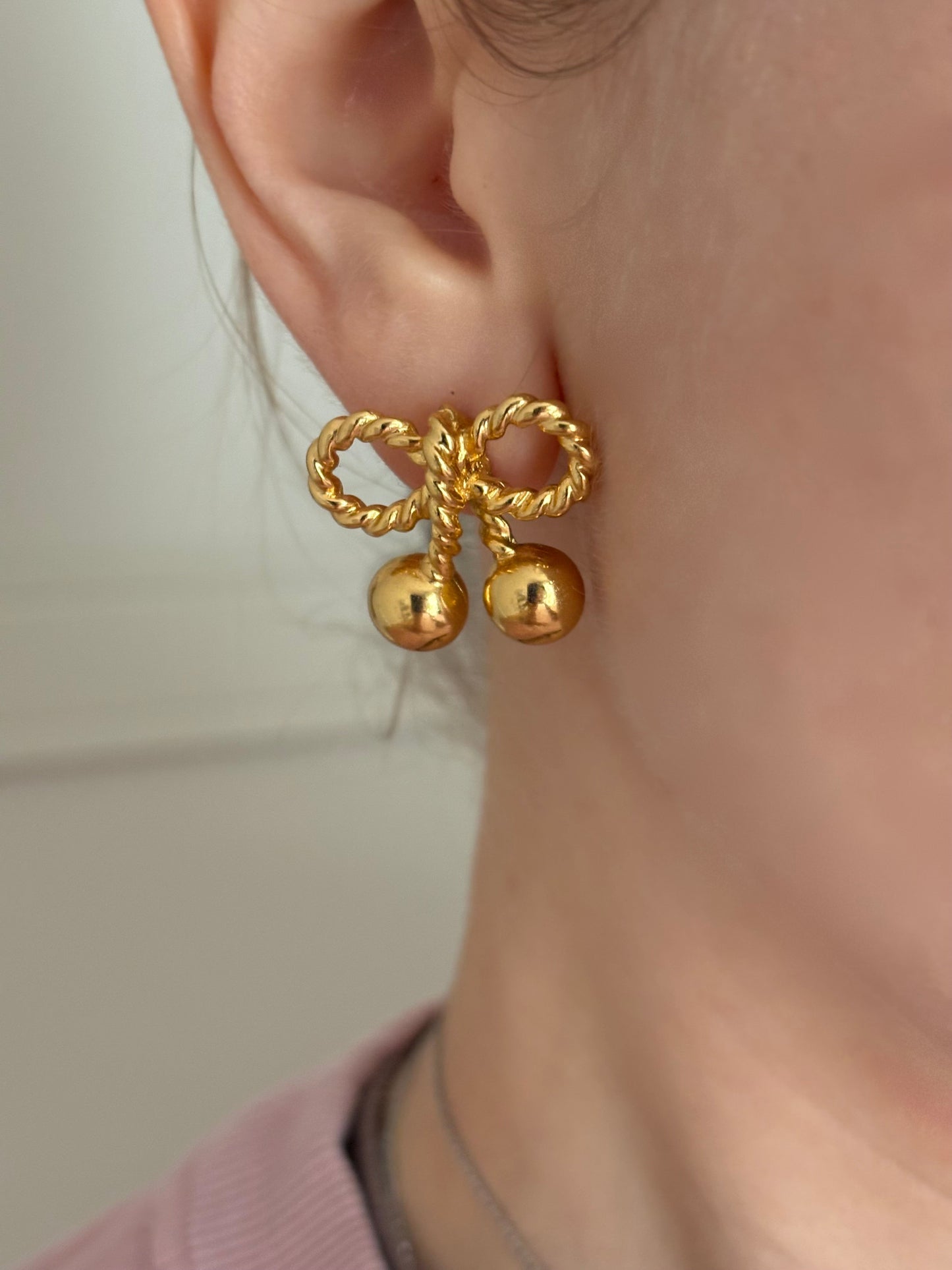 Kolczyki marki Joan Rivers w postaci kokardki