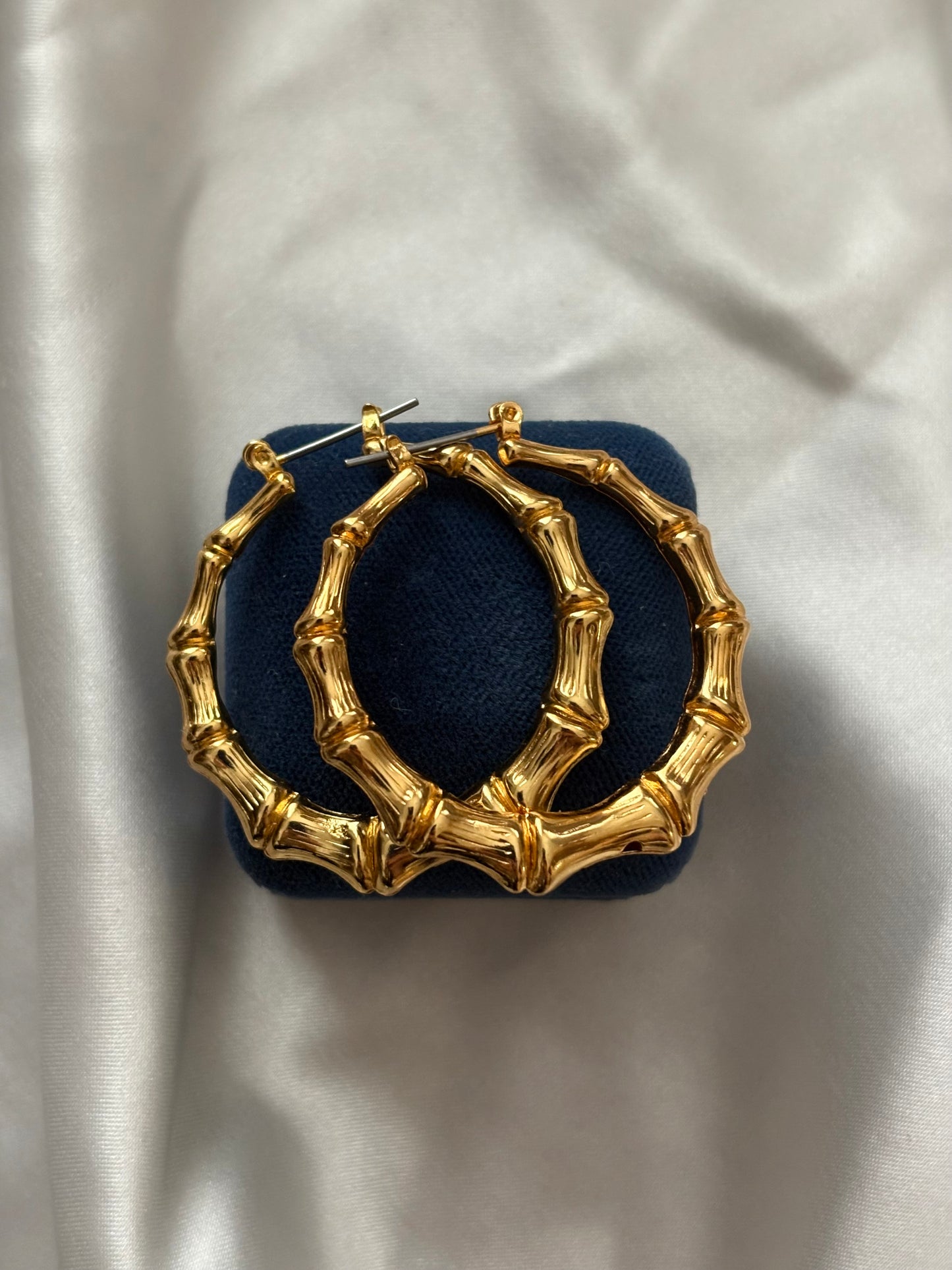 Kolczyki Avon “Bamboo Snap Top Hoops”,1998 rok