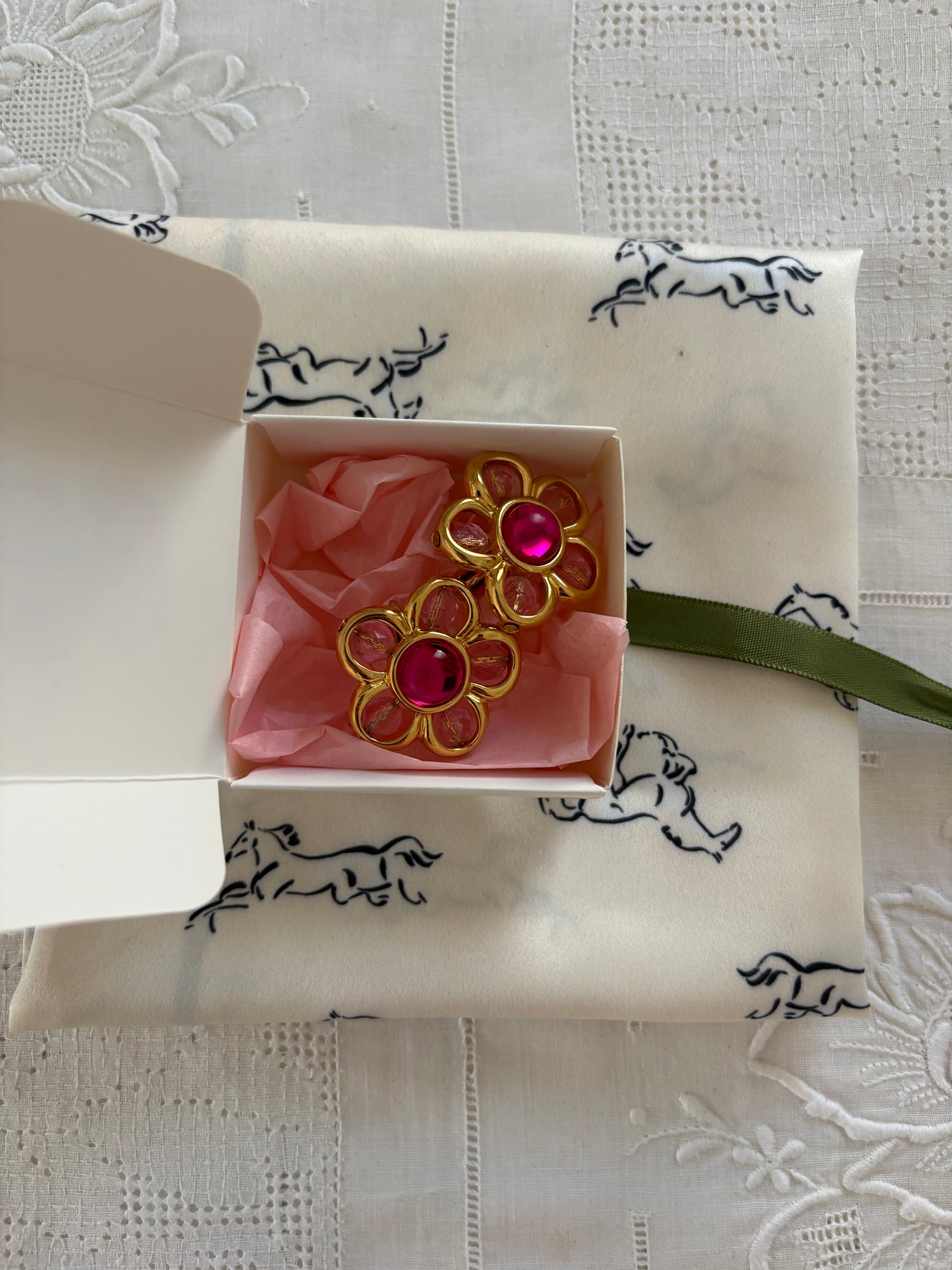 Rzadkie klipsy Napier w kształcie kwiatów