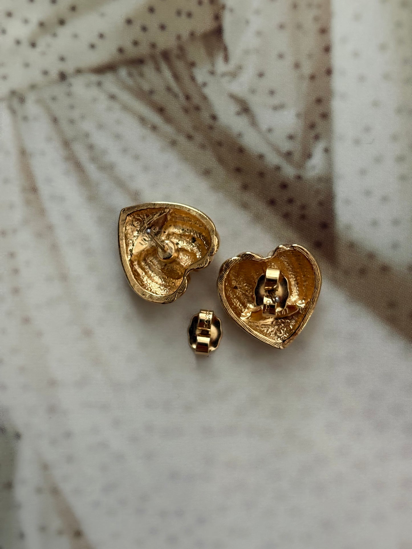 Kolczyki Avon “Pleated heart”,1994 rok