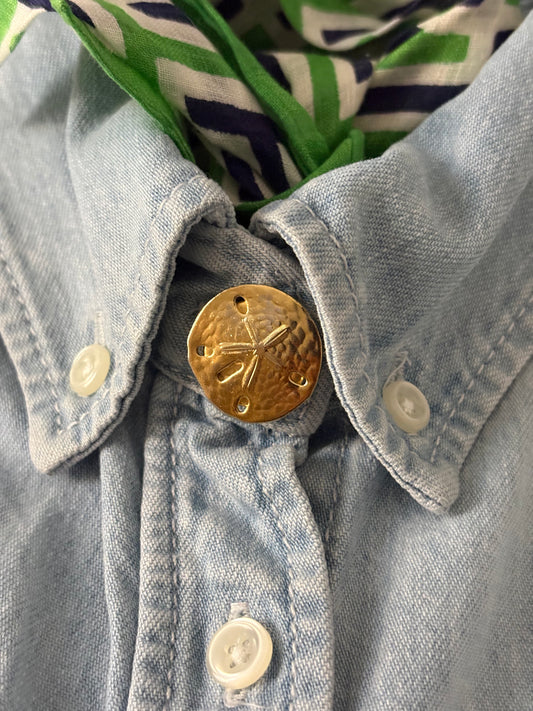 Nakładka na górny guzik kołnierzyka