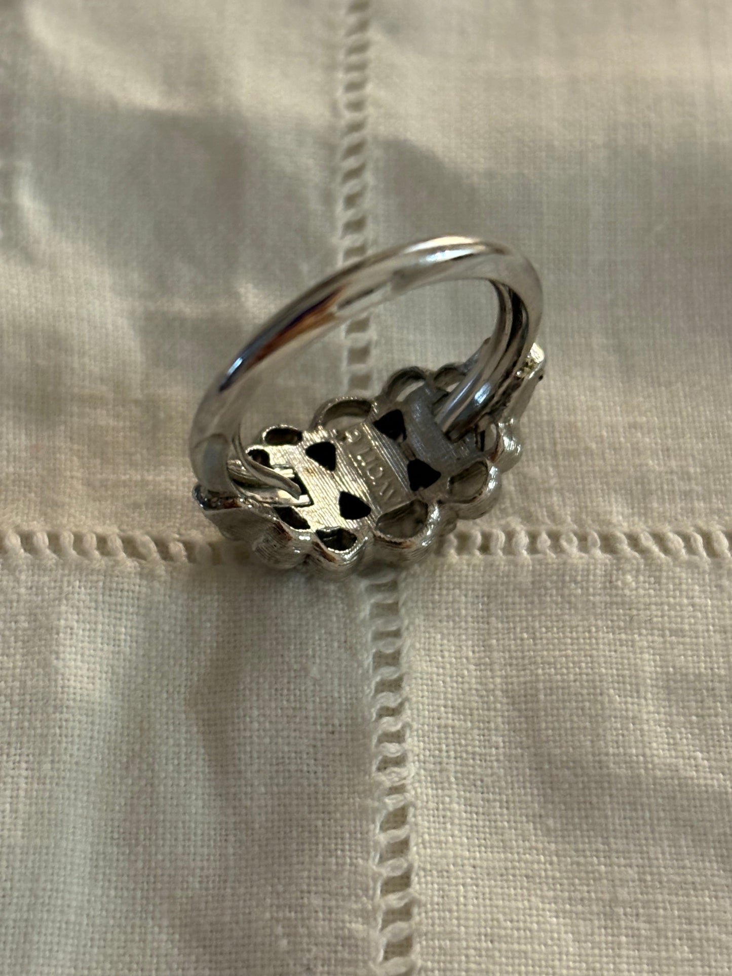 Pierścionek Avon „Purple Brilliance” ,1972 rok