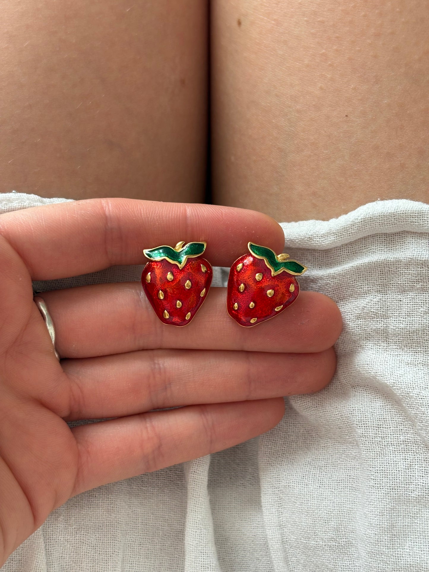 Kolczyki Avon “ Very - Berry”,1990 rok