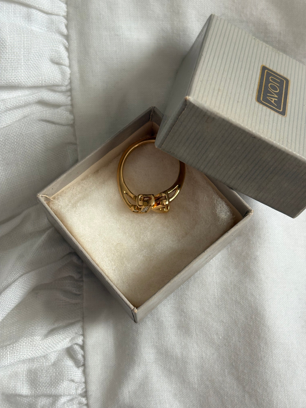 Pierścionek Avon z inicjałem „K” – «Initial Ring»,17 mm