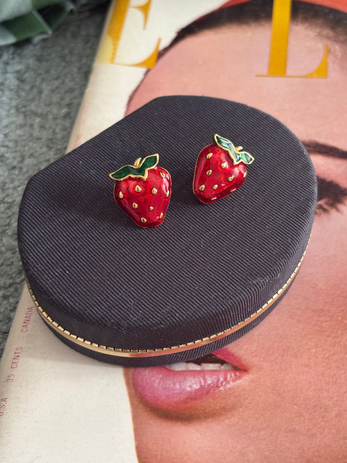 Kolczyki Avon “Very Berry”,1987 rok