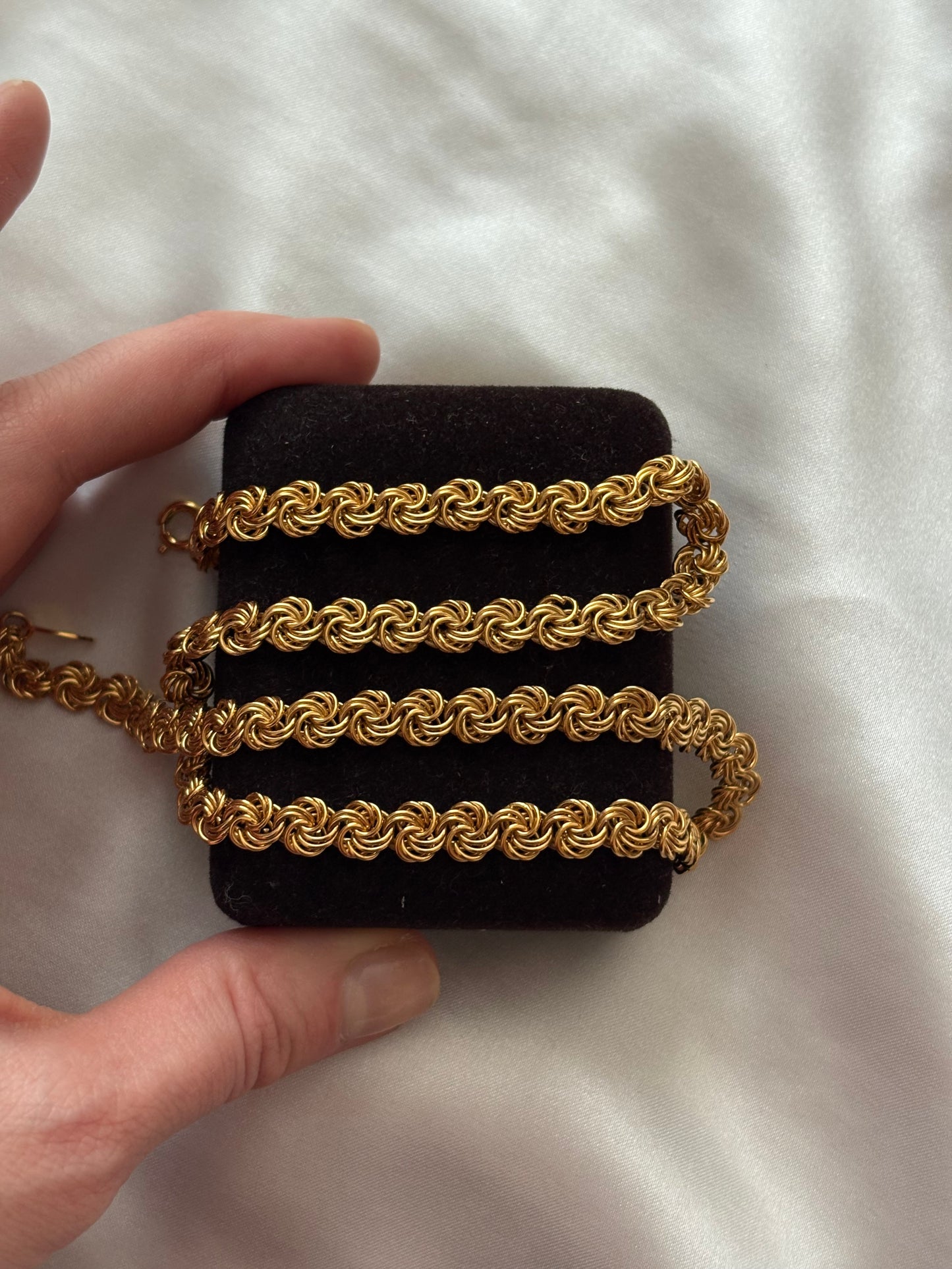 Naszyjnik Trifari z ogniwami w formie węzełków