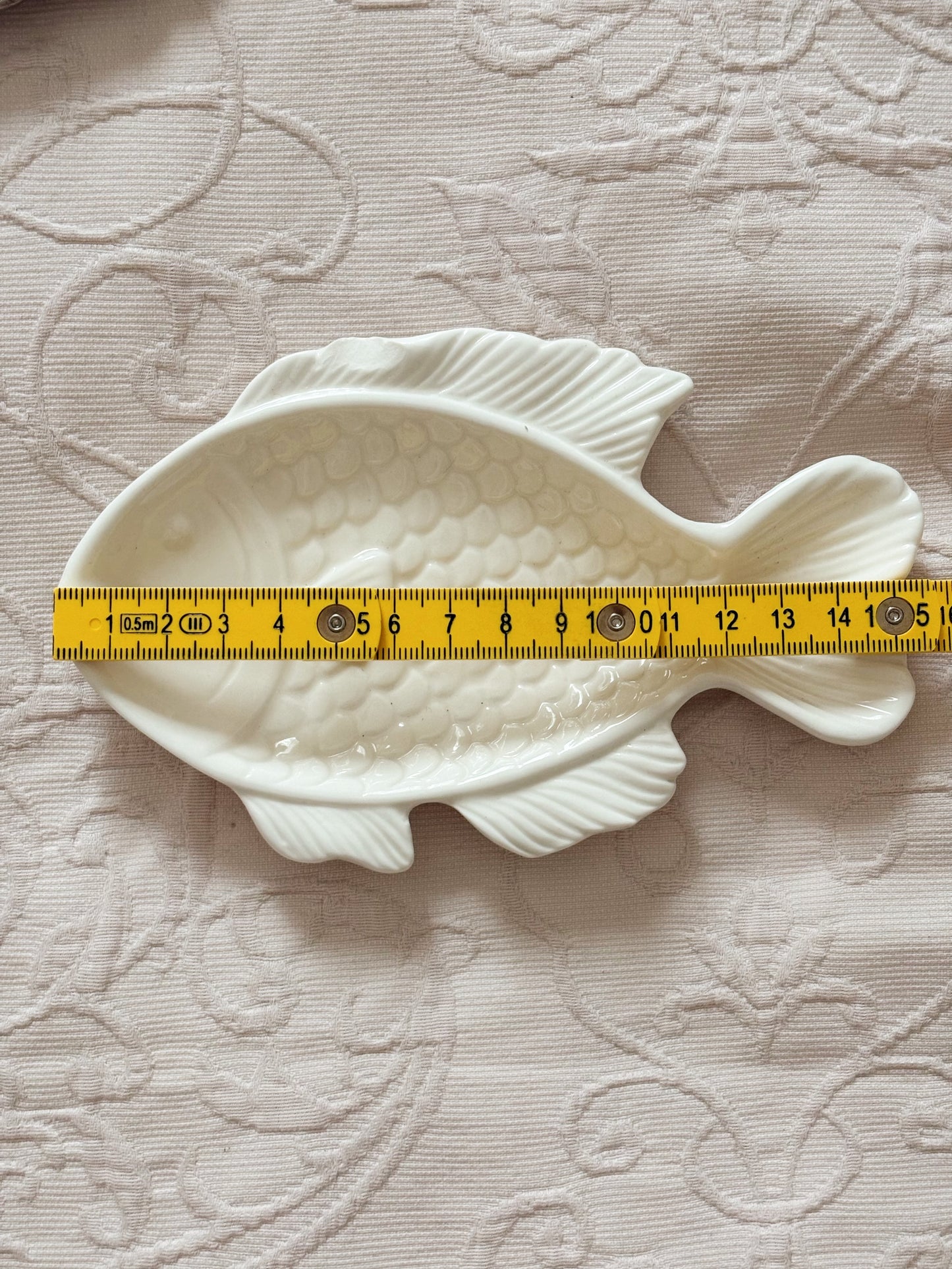 Ceramic fish for jewelry and various trinkets