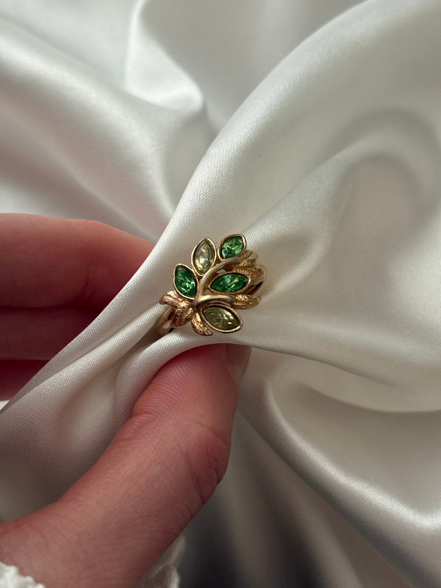 Pierścionek Avon „Leaf Light”,1974 rok