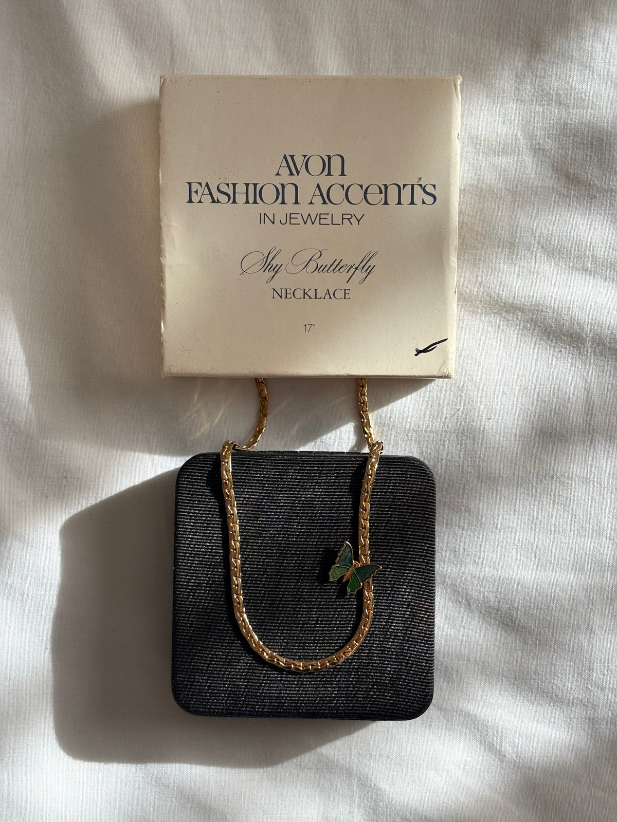 Naszyjnik Avon Naszyjnik z emaliowanym motylkiem, 1978 rok