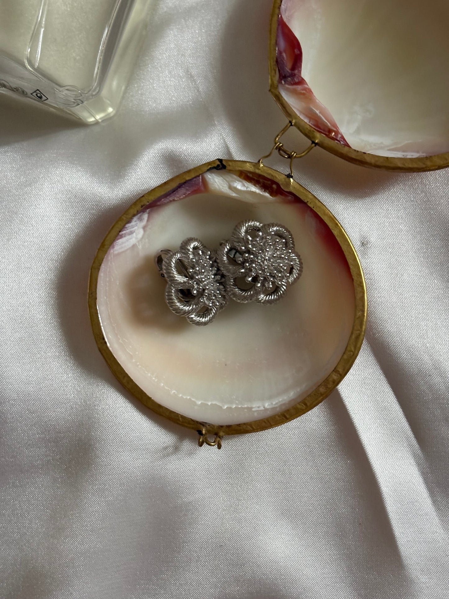 Srebrzone klipsy Trifari w formie kwiatu