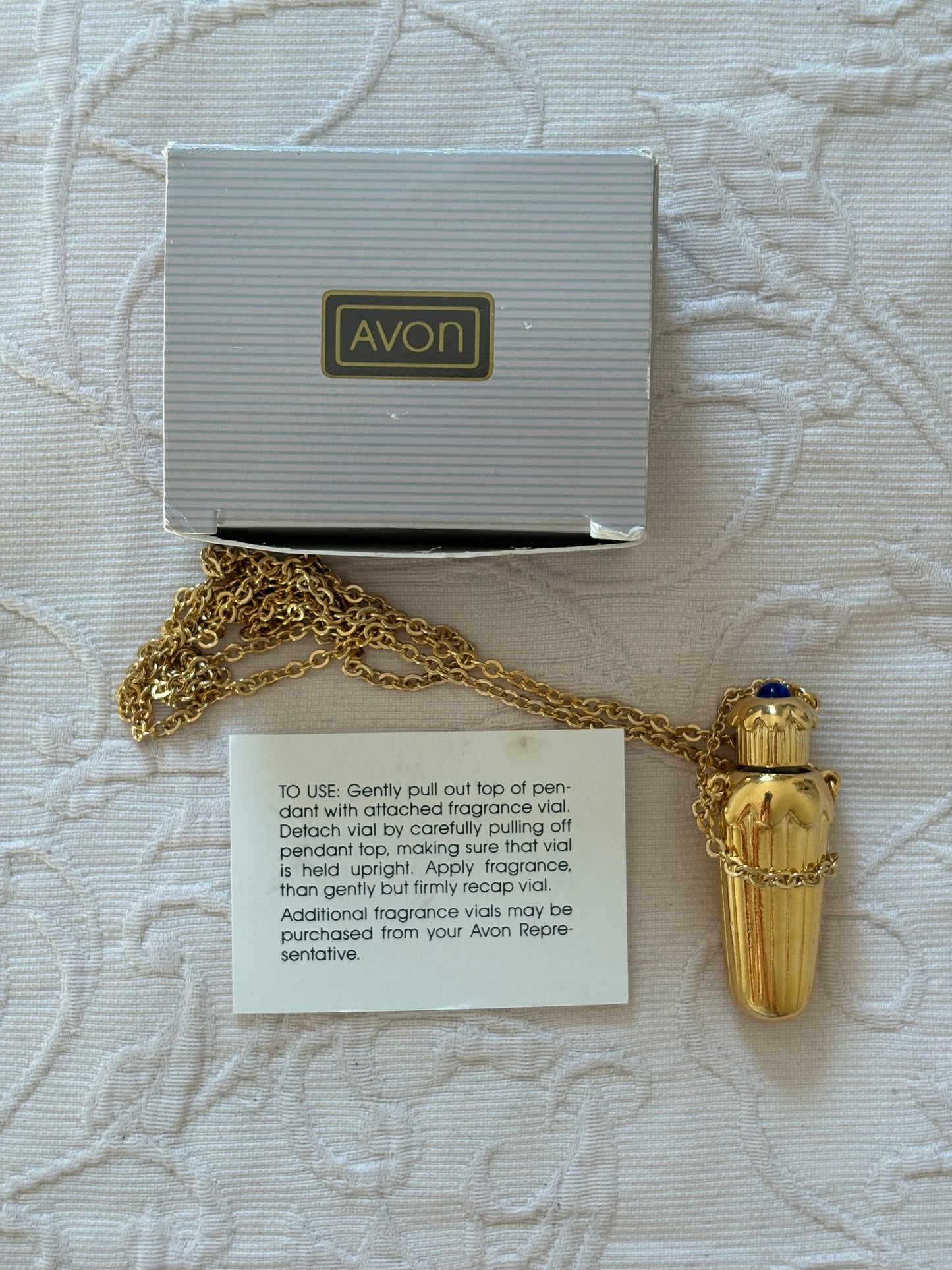 Naszyjnik/ Flakonik  z perfumami Avon, 1990 rok