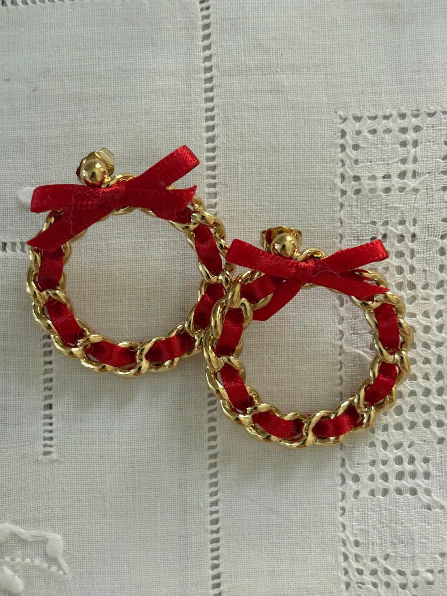 Pozłacane kolczyki Avon «Ribbon weave”,1988 rok