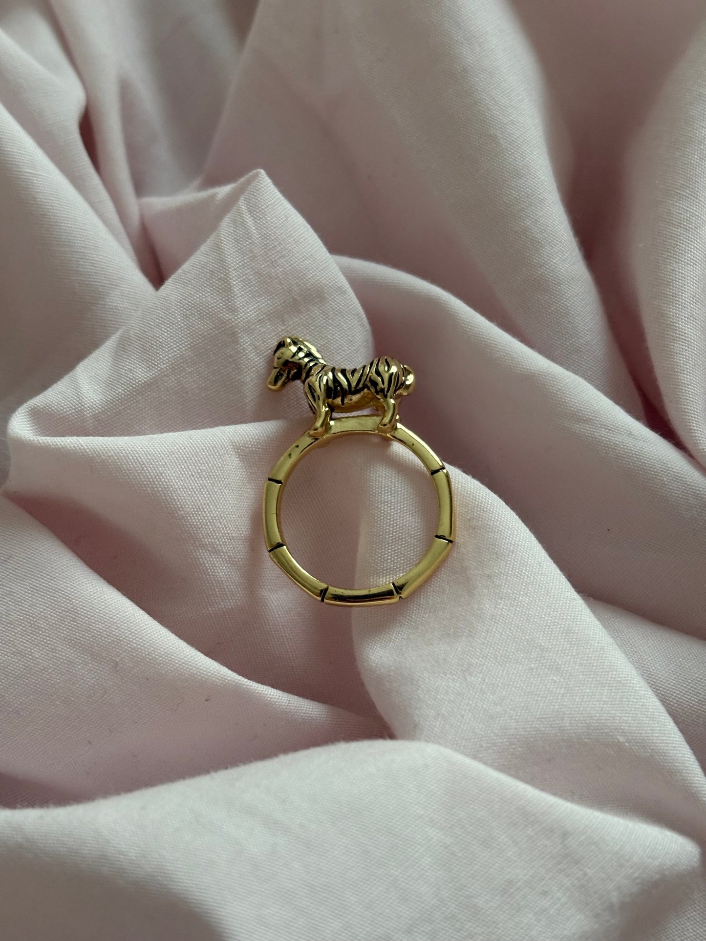 Ring with a zebra figurine