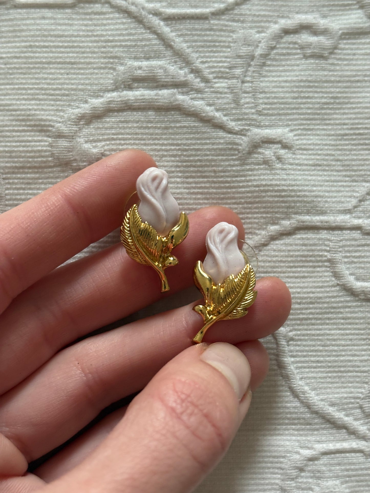 Avon rose-shaped earrings, 1994