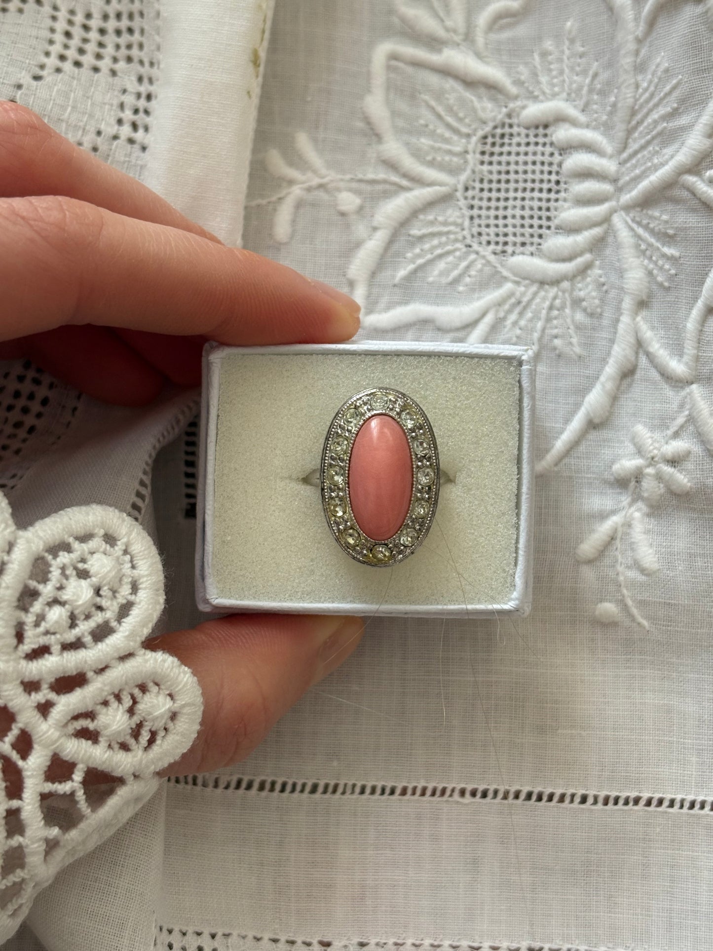 Pierścionek Avon „Pale fire”,1974 rok