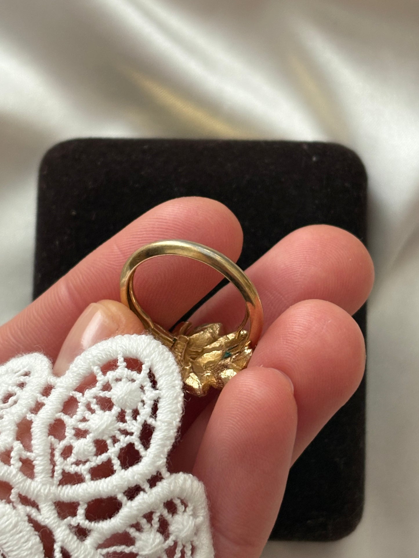 Pierścionek Avon „Leaf Light”,1974 rok