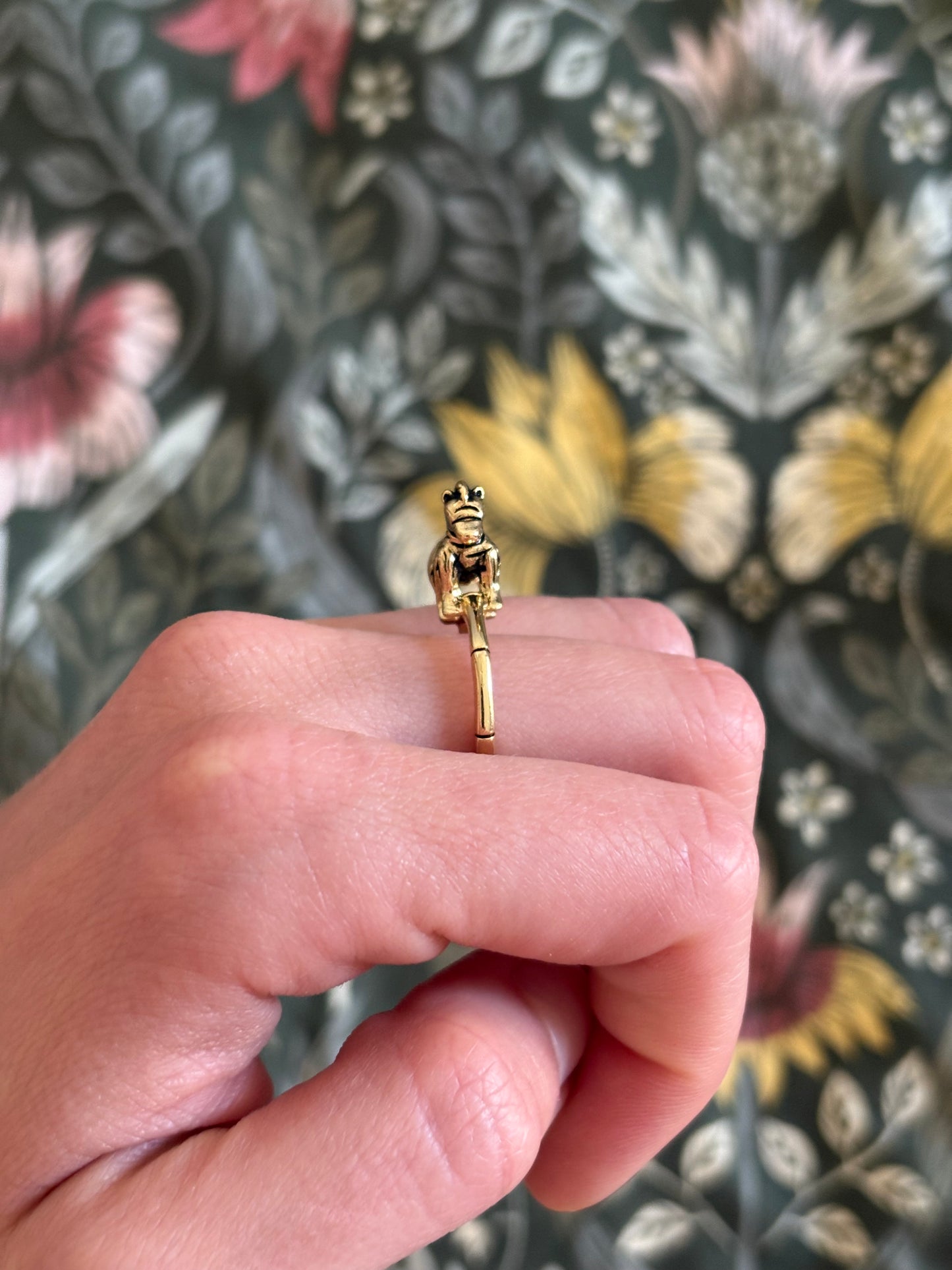 Ring with a zebra figurine