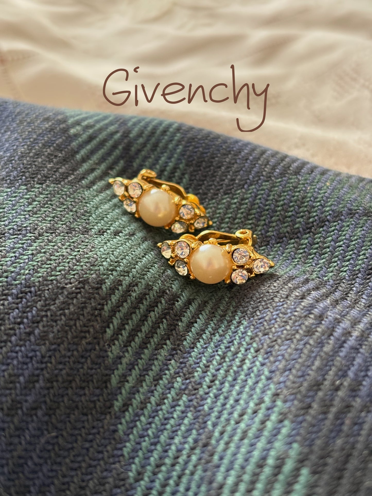 G I V E N C H Y Clips