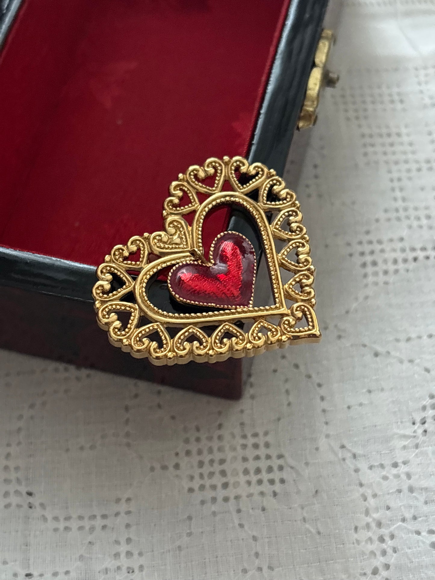 Avon "Dangling Heart" Brooch, 1991