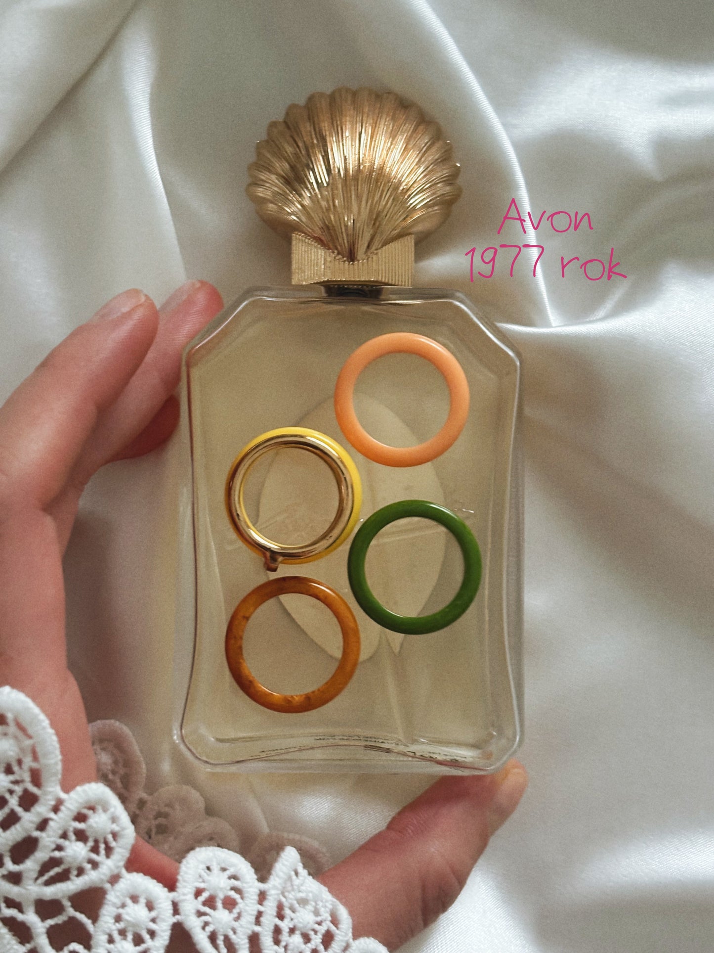 Zestaw wymiennych pierścionków Avon, 1977 rok