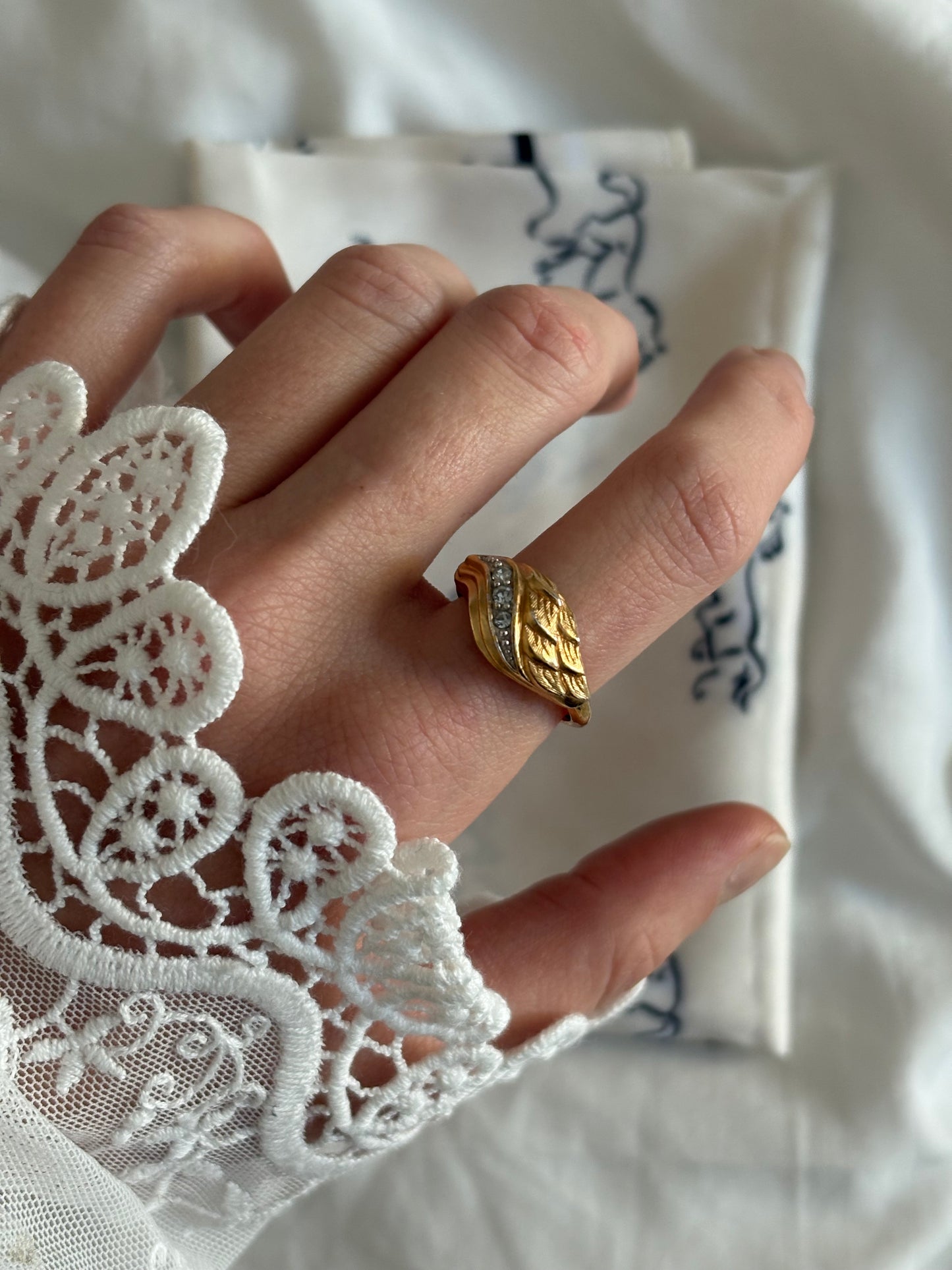 PIERŚCIONEK AVON “Starswept”,1975 rok