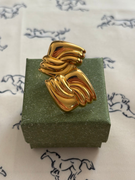 Lekkie klipsy Napier o rzeźbiarskiej formie