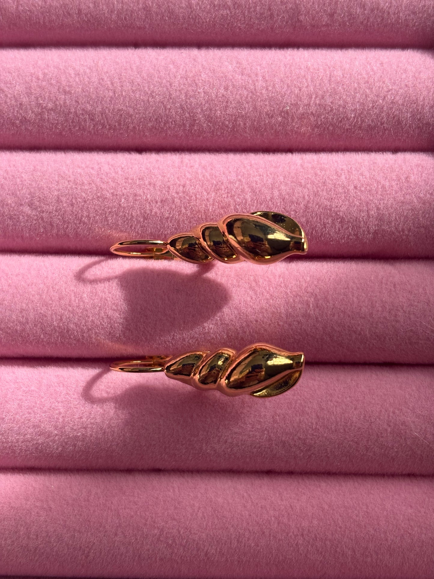 Avon "GOLDEN CLASSICS LEVERBACK" Earrings, 1997