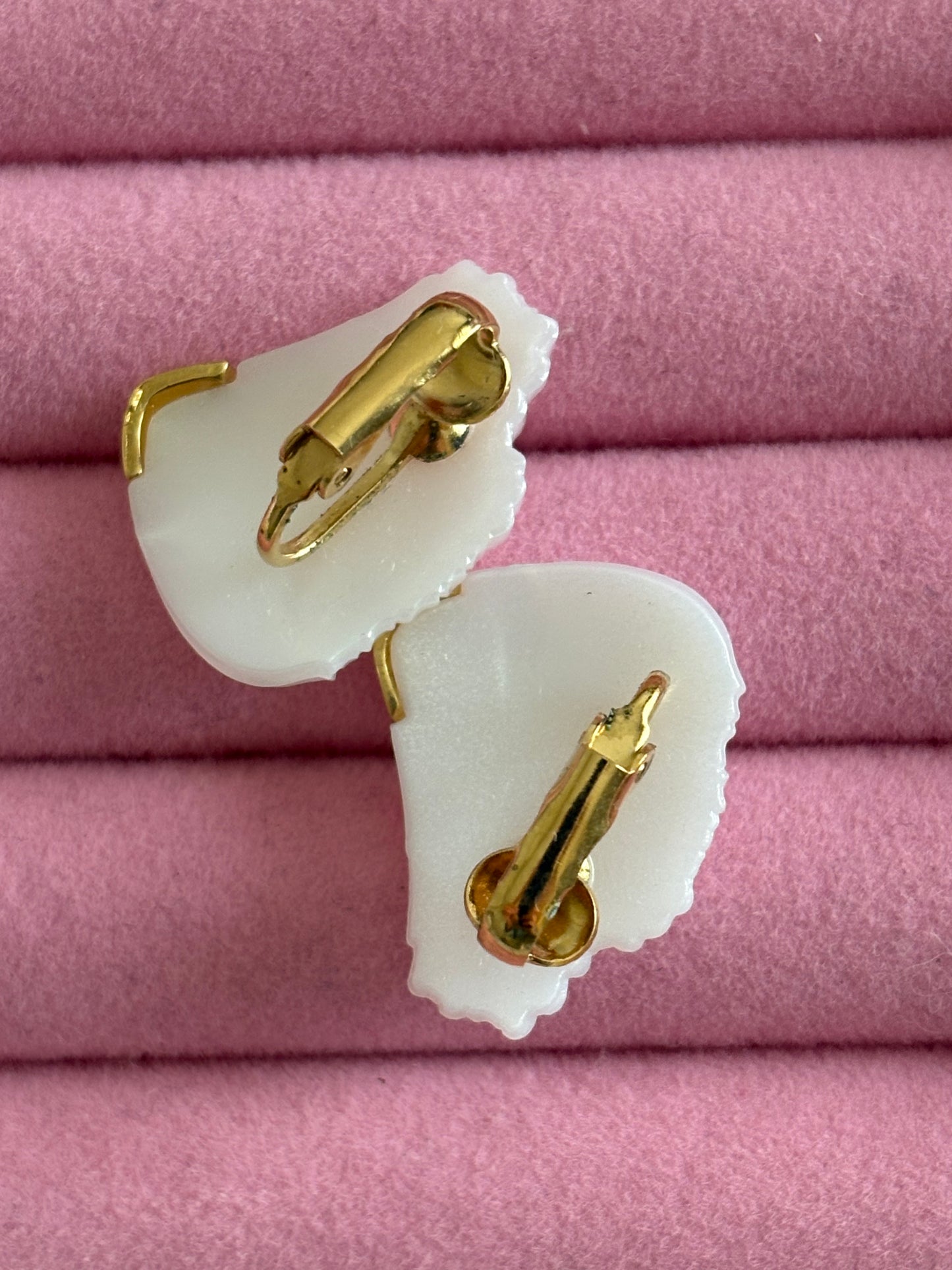 Klipsy Avon„Pearlized petal” 1988 rok