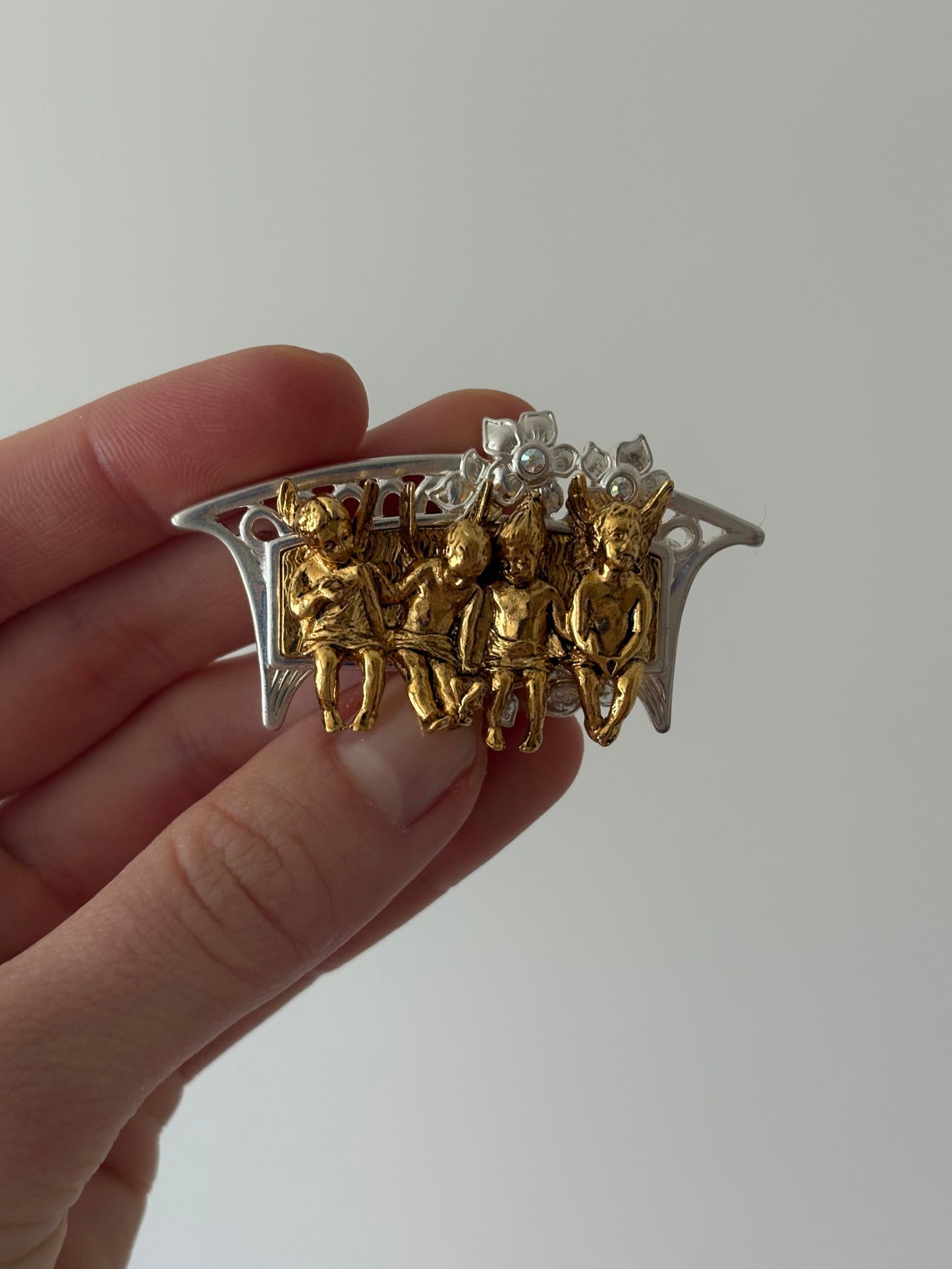 Edgar Berebi brooch