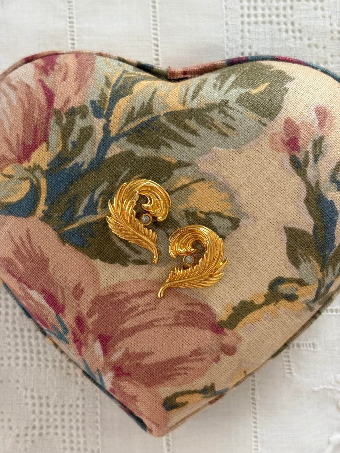 Kolczyki Avon „Precious plume”,1990 rok
