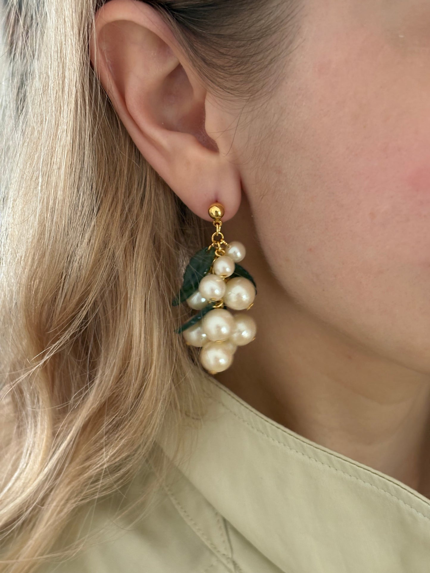 Avon "Pearlesque Dangle" Earrings, 1992