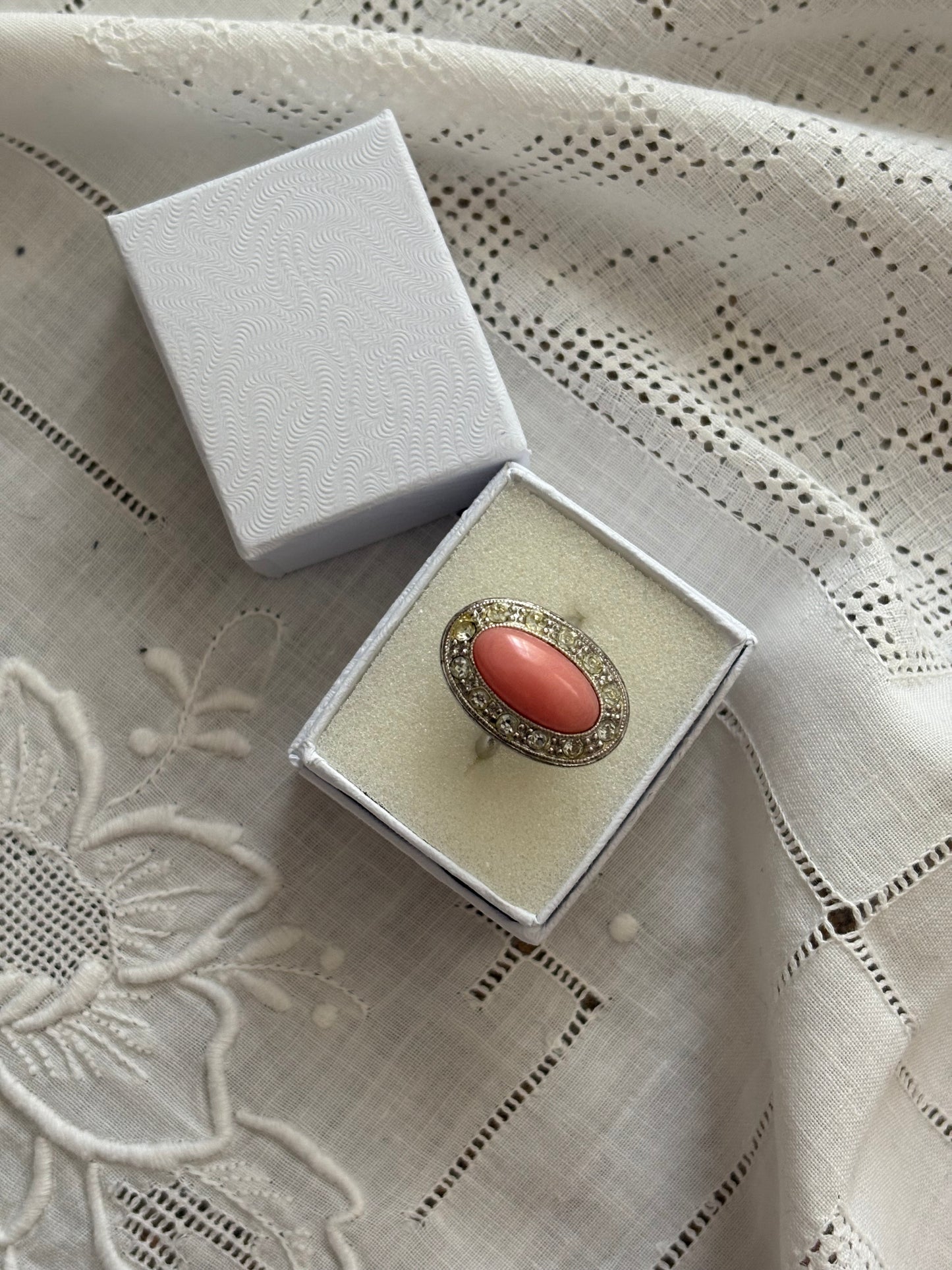 Pierścionek Avon „Pale fire”,1974 rok