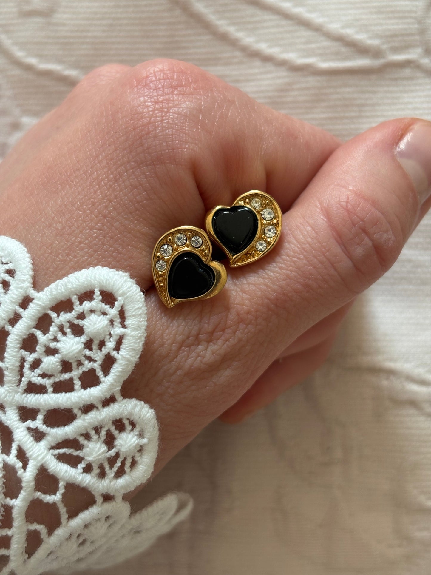 Kolczyki Avon “Genuine Onyx Heart”,1993 rok