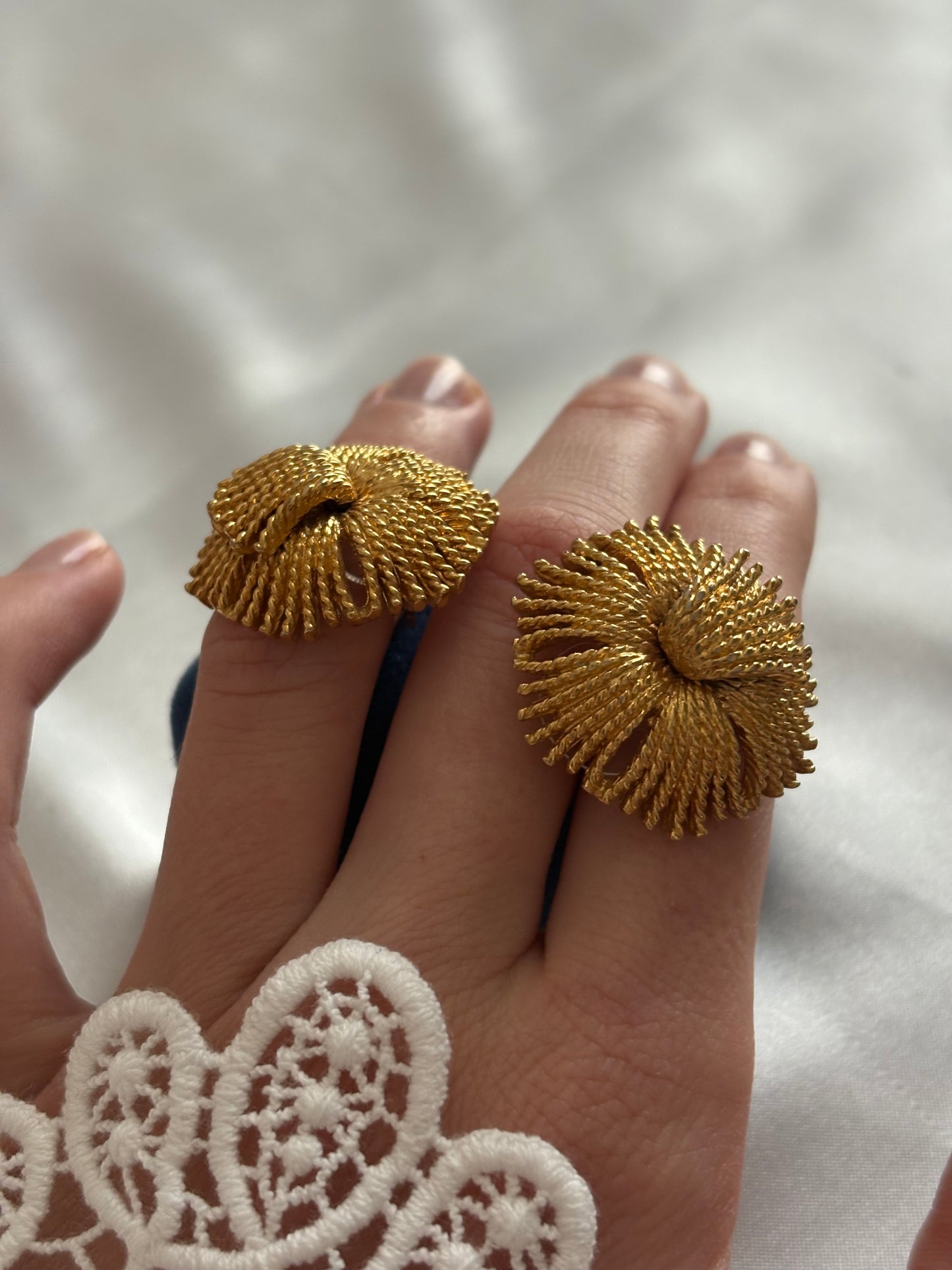 Kultowe kolczyki Monet „ Cordelia”, lata 1970-1980