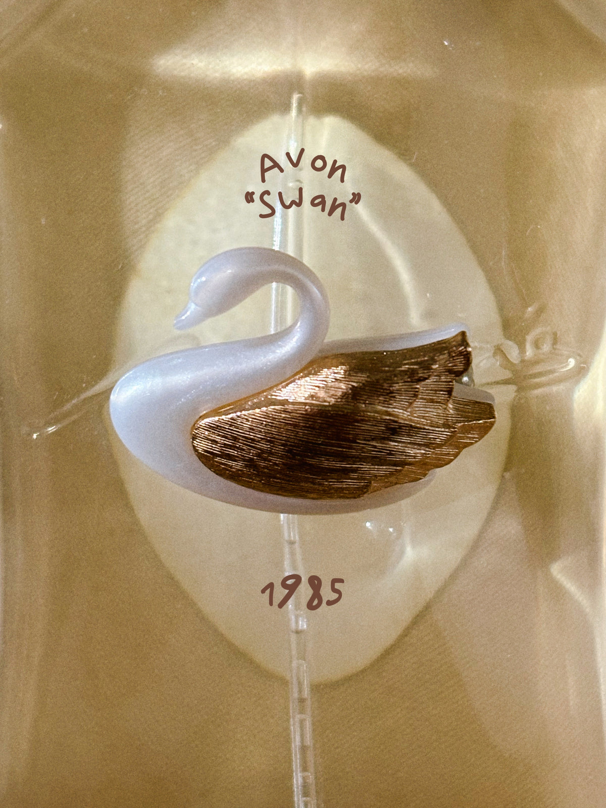Broszka Avon “Graceful Swan”,1985 rok