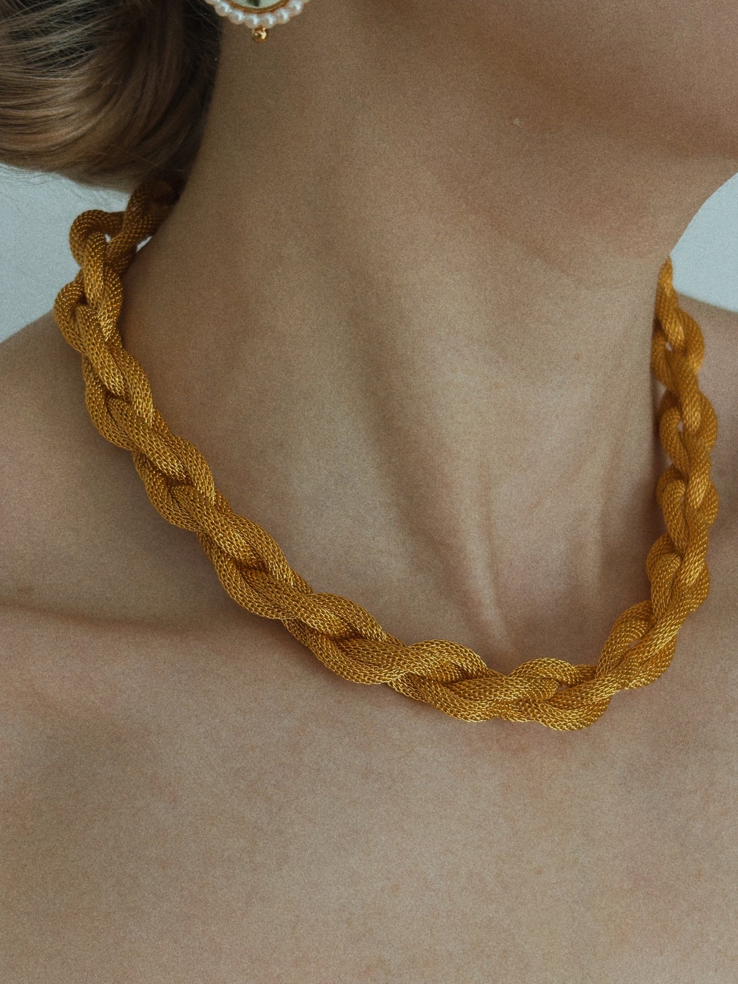 Pozłacany naszyjnik Monet o splocie typu mesh