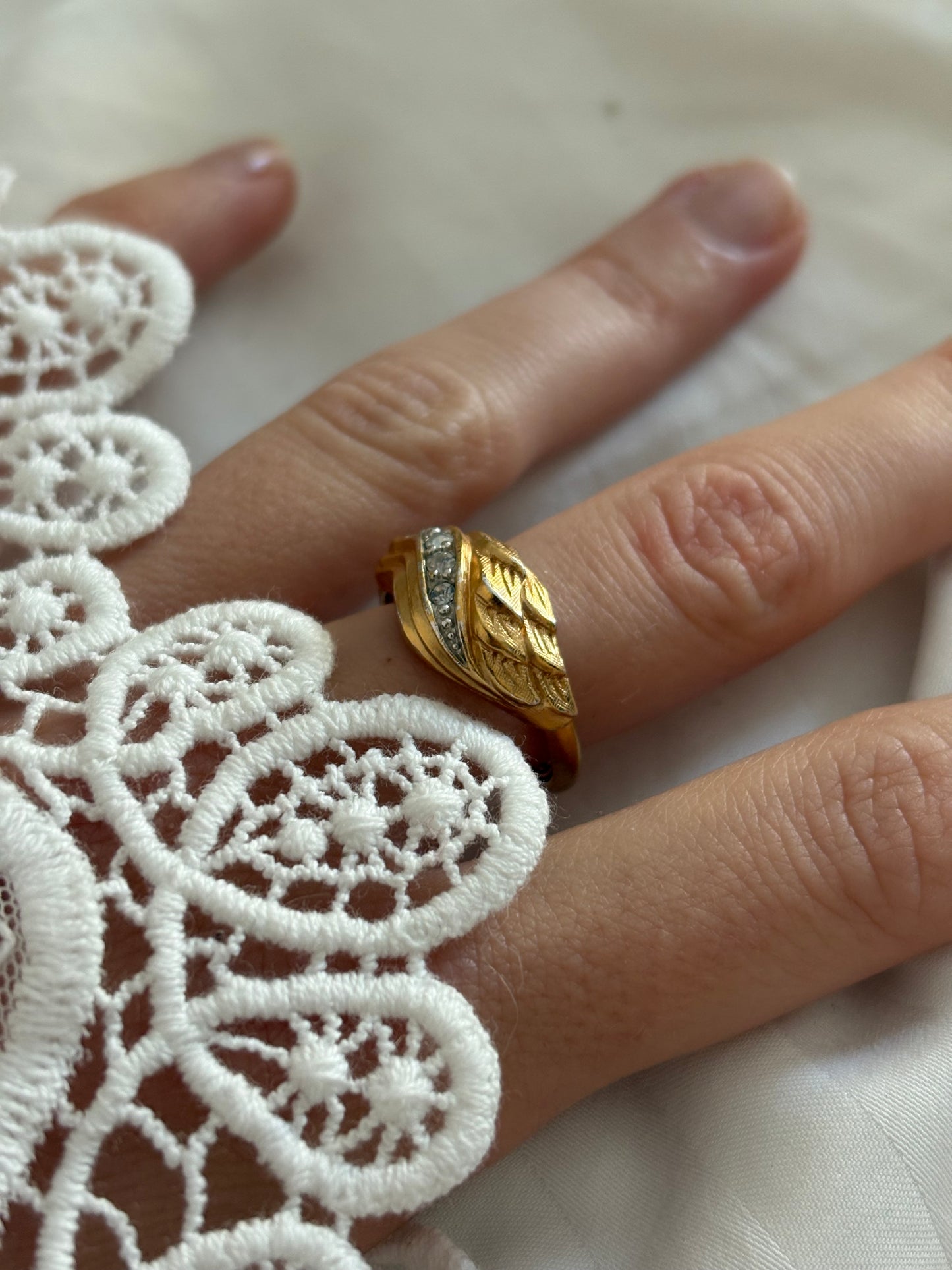 PIERŚCIONEK AVON “Starswept”,1975 rok