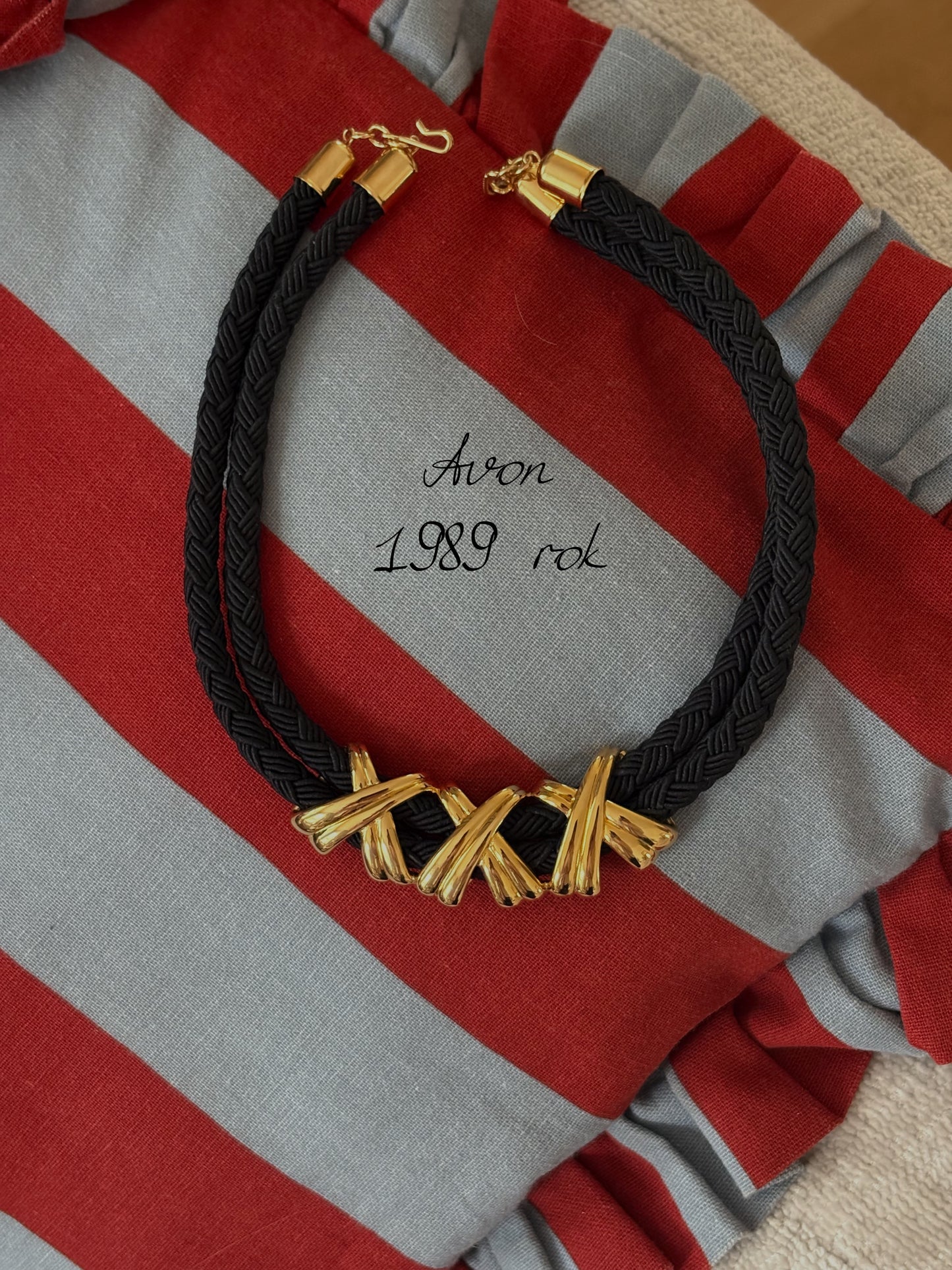 Naszyjnik Avon „Dramatic Kiss”, 1989