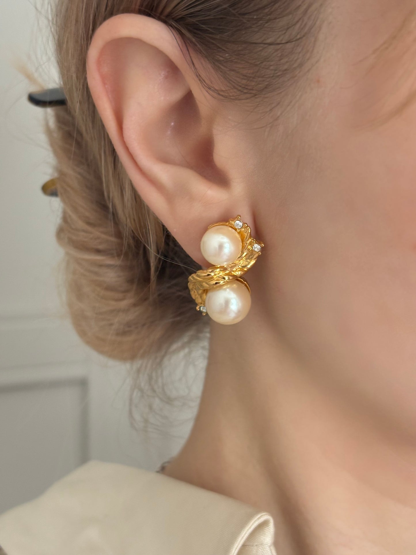 Kolczyki  francuskiej marki Givenchy z perełkami