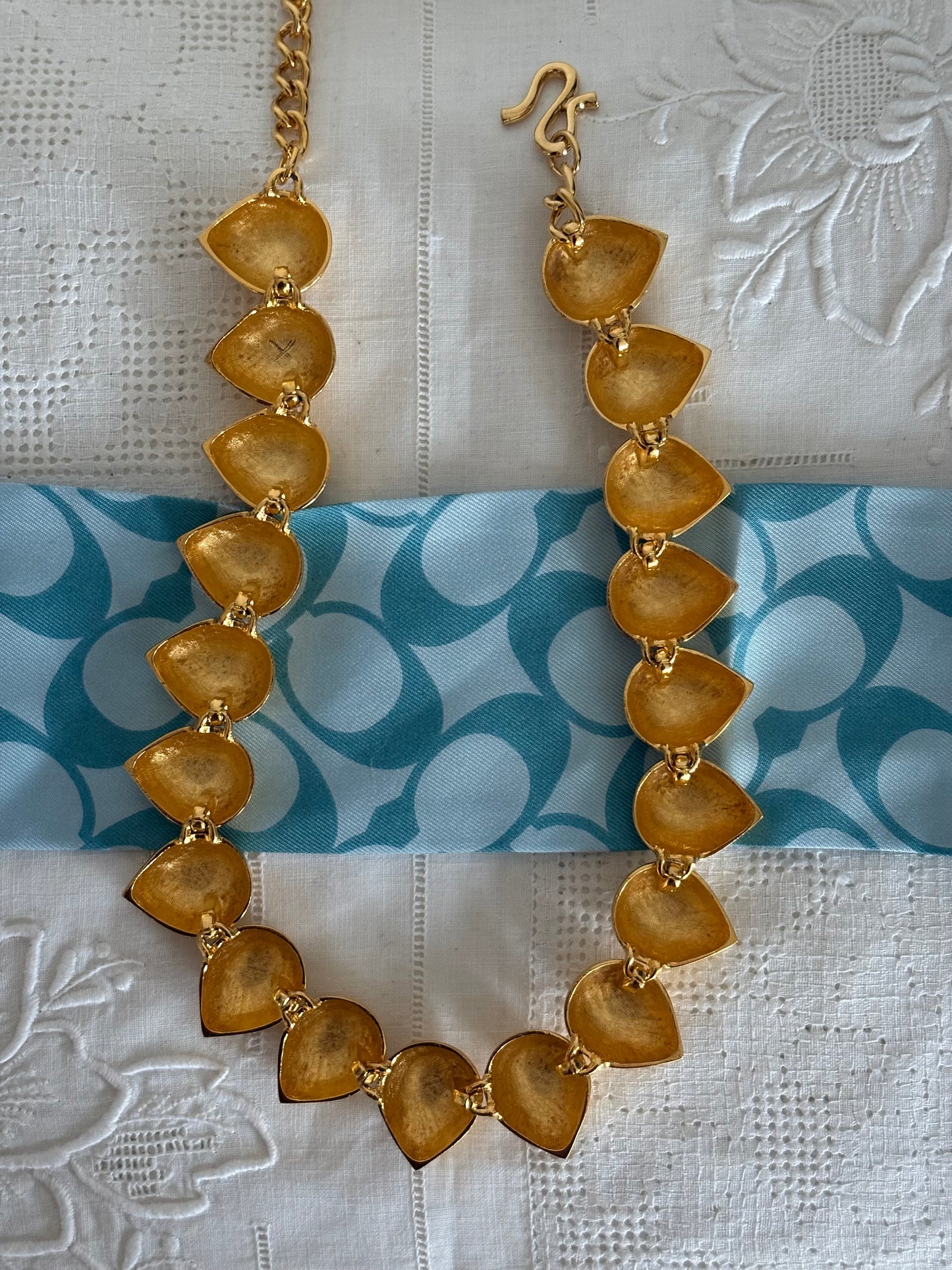 Pozłacany naszyjnik Liz Claiborne