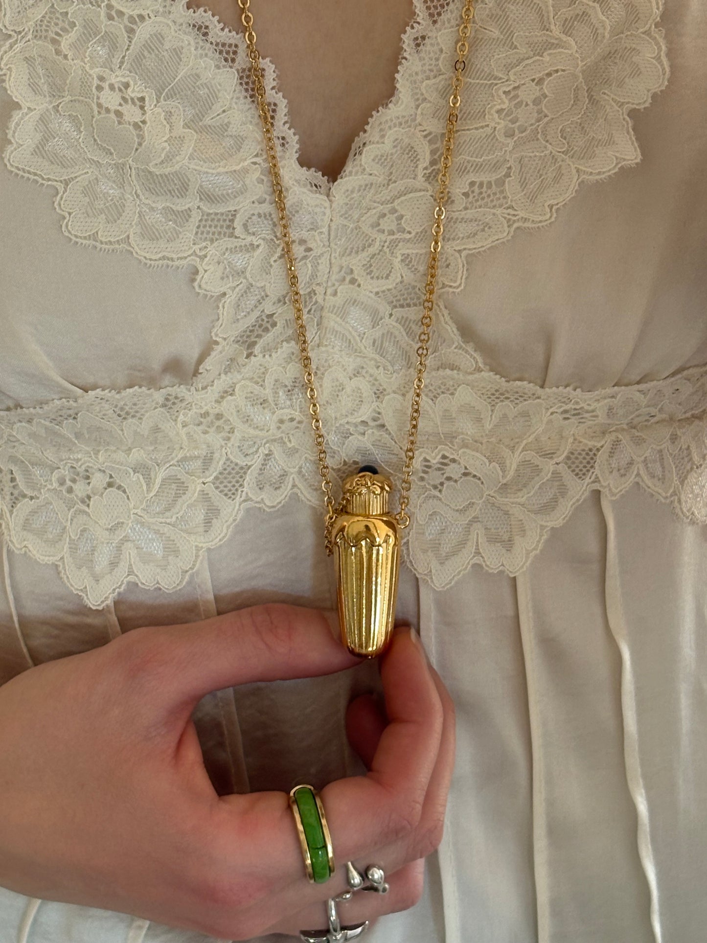 Naszyjnik/ Flakonik  z perfumami Avon, 1990 rok